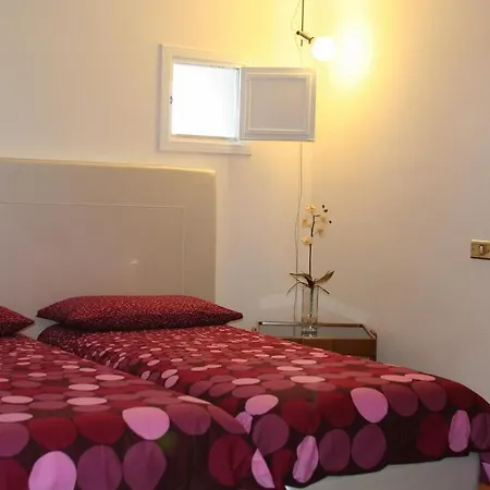 Sleeps 10 Pool Air Con Wifi Holiday home