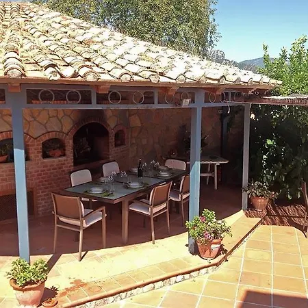 Sleeps 10 Pool Air Con Wifi Scala