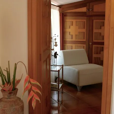 Holiday home Sleeps 10 Pool Air Con Wifi Scala