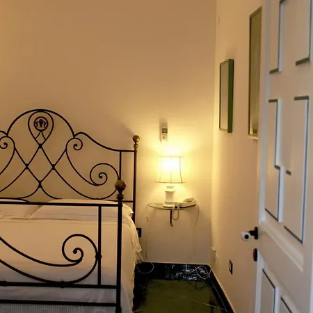 Sleeps 10 Pool Air Con Wifi * Scala
