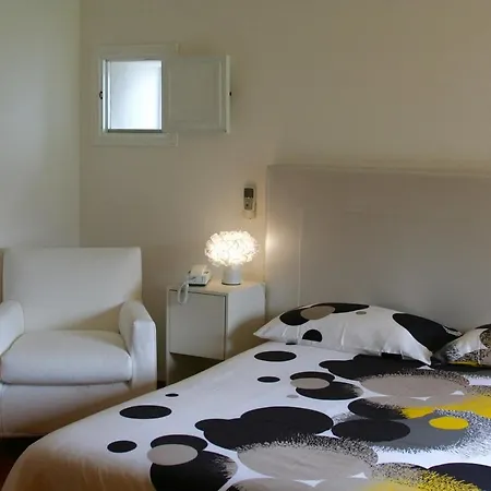 Sleeps 10 Pool Air Con Wifi Holiday home