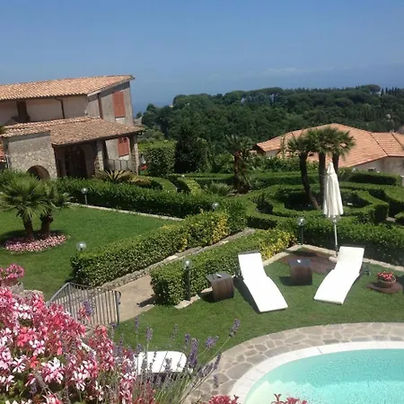 Sleeps 10 Pool Air Con Wifi Scala