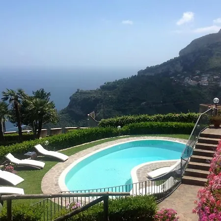 Sleeps 10 Pool Air Con Wifi Holiday home