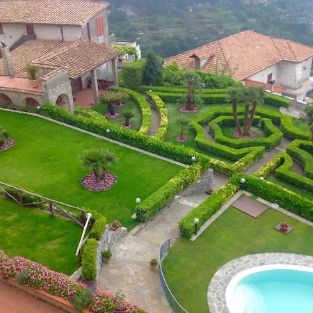 Sleeps 10 Pool Air Con Wifi * Scala